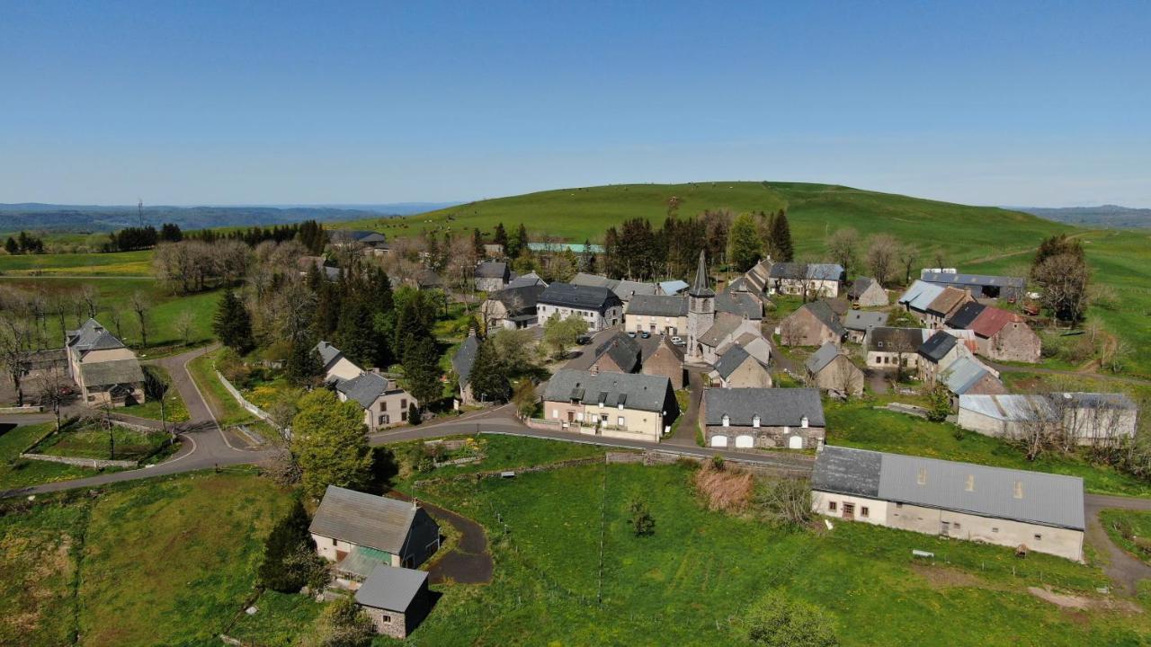 Auberge du Cezallier Montgreleix Extérieur photo